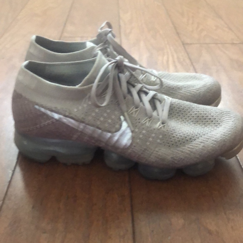 Grey Nike vapor max tennis shoes women’s size 9